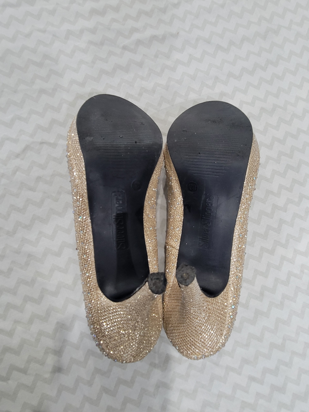 Women's Glitter Round-Toe Pumps in Champagne - Picture 8 of 14